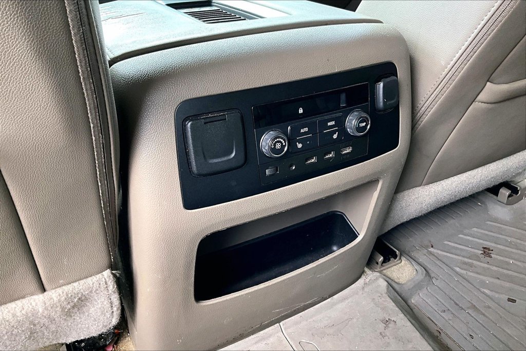 Used 2017 GMC Yukon SLT w/ Premium Edition RWD image 28