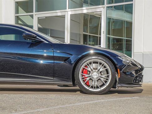 Used 2022 Aston Martin V8 Vantage Coupe image 10