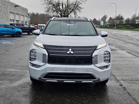 New 2025 Mitsubishi Outlander SEL image 2