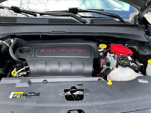 Used 2019 Jeep Compass Latitude FWD image 36