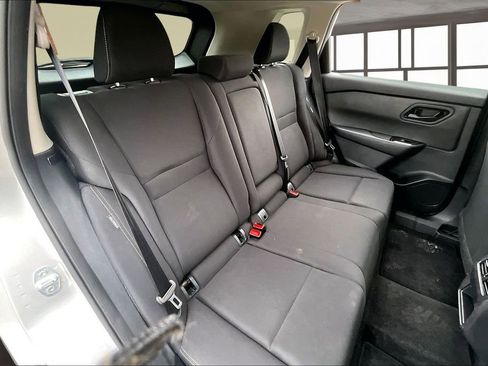 Used 2024 Nissan Rogue S image 24