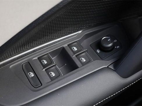 New 2025 Volkswagen Tiguan SE R-Line image 19