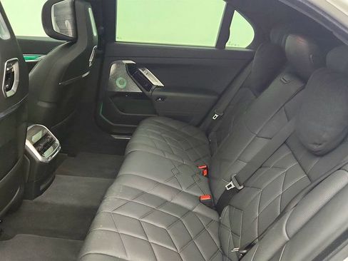 Used 2023 BMW i7 xDrive60 AWD/4WD image 19