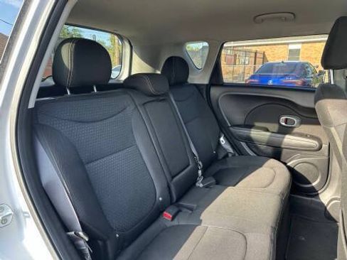Used 2016 Kia Soul + FWD image 11