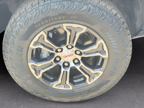 Used 2024 GMC Canyon AT4 AWD/4WD image 7