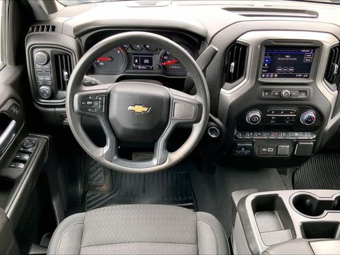 Used 2025 Chevrolet Silverado 2500 Custom w/ Custom Value Package image 5