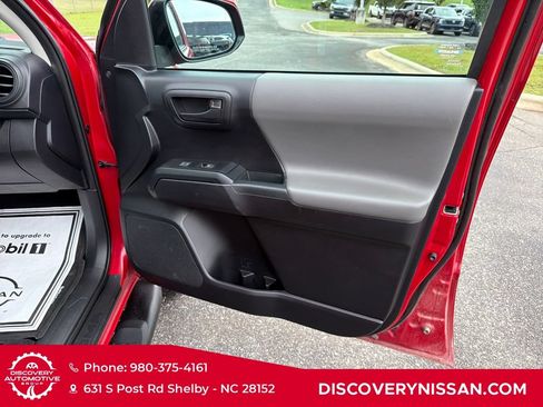 Used 2020 Toyota Tacoma SR AWD/4WD image 34