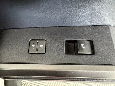 Used 2017 Toyota Tacoma TRD Off-Road w/ Tow Package (A/T) AWD/4WD image 34