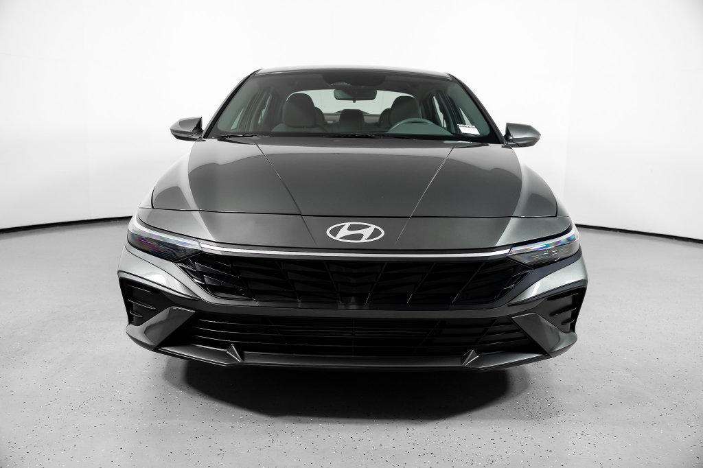 Certified 2026 Hyundai Elantra SE FWD image 17
