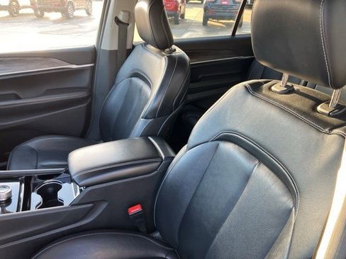 Used 2023 Jeep Grand Cherokee L Limited image 12