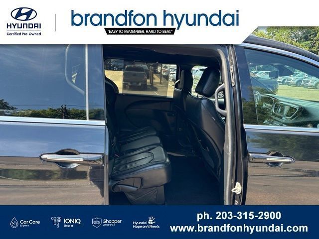 Used 2020 Chrysler Pacifica Touring-L FWD image 23