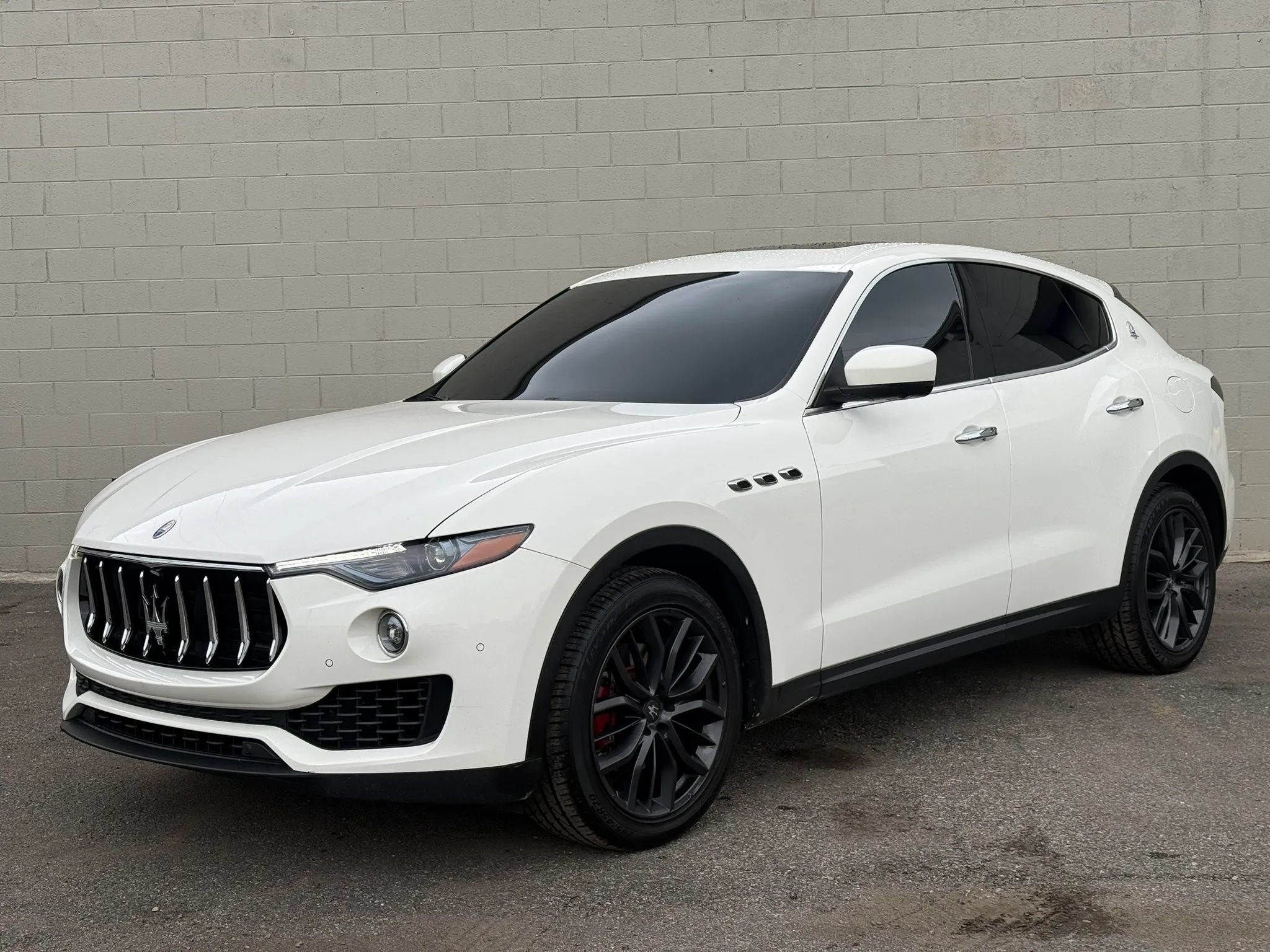 Used 2018 Maserati Levante AWD/4WD image 1