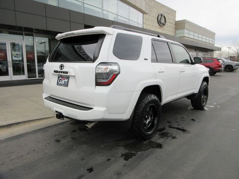 Used 2018 Toyota 4Runner SR5 image 10
