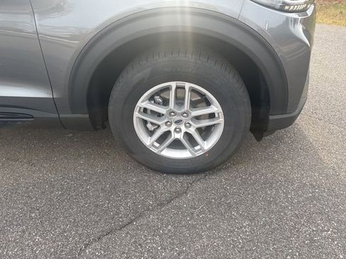New 2026 Ford Explorer Active image 9