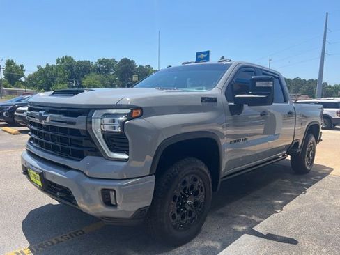 Used 2024 Chevrolet Silverado 2500 LTZ w/ LTZ Plus Package AWD/4WD image 3