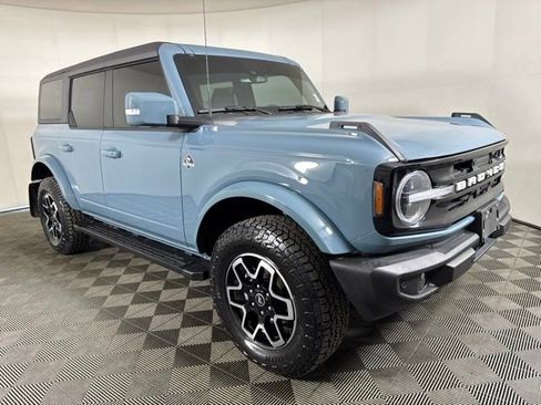 Used 2023 Ford Bronco Outer Banks AWD/4WD image 1