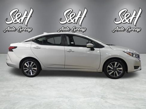 Used 2024 Nissan Versa SV FWD image 17