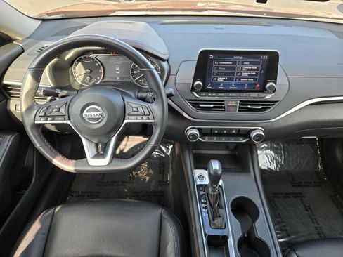 Used 2022 Nissan Altima 2.5 SR FWD image 6