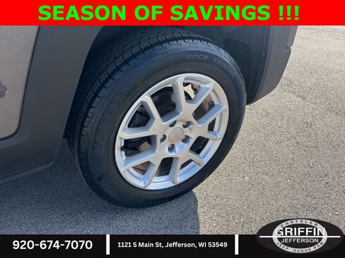 Used 2019 Jeep Renegade Latitude w/ Cold Weather Group image 14