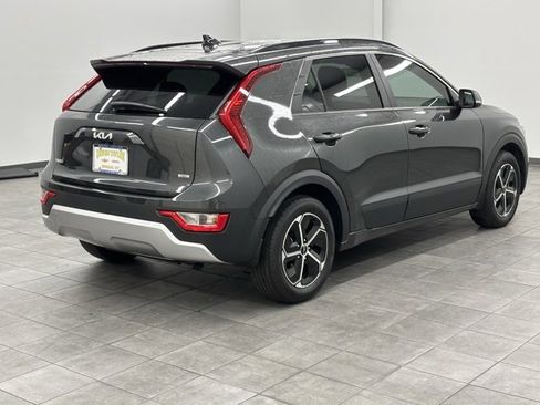Used 2023 Kia Niro EX image 2