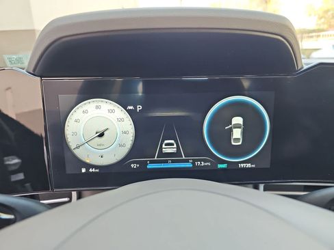 Used 2023 Hyundai Elantra SEL w/ Convenience Package FWD image 22