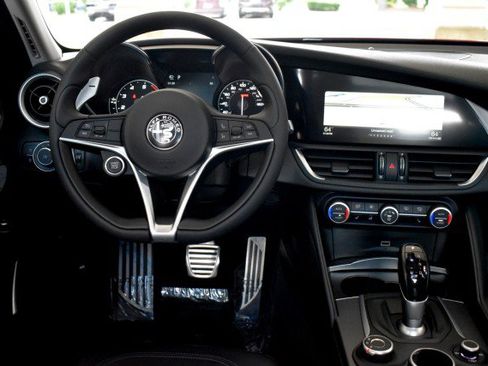 Used 2017 Alfa Romeo Giulia Ti w/ TI 19" Sport Package AWD/4WD image 14