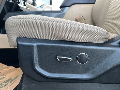 Used 2017 Ford F250 XLT w/ XLT Premium Package image 16