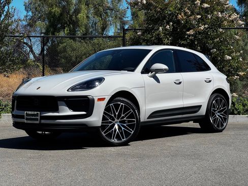 Used 2026 Porsche Macan AWD/4WD image 1