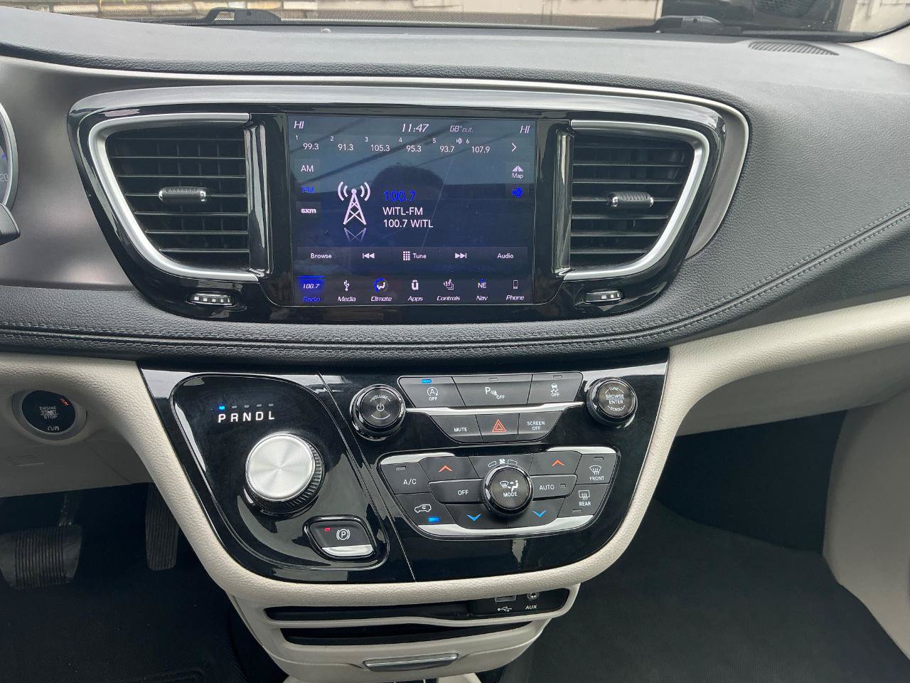 Used 2018 Chrysler Pacifica Limited FWD image 22