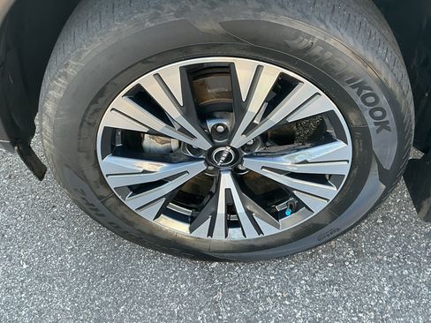 Used 2022 Nissan Rogue SV AWD/4WD image 11