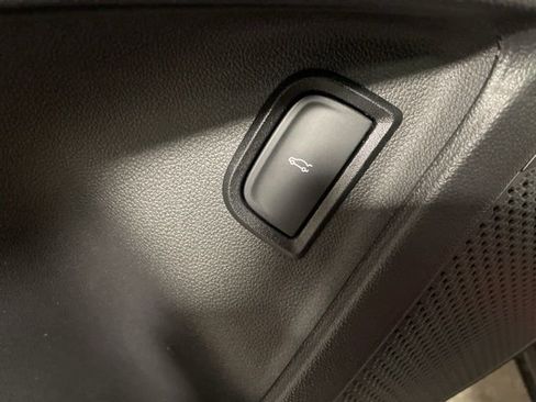 Used 2024 Chevrolet Blazer EV LT image 15