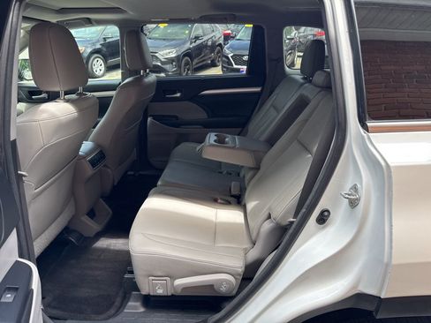 Used 2017 Toyota Highlander XLE w/ Protection Package #3 AWD/4WD image 19