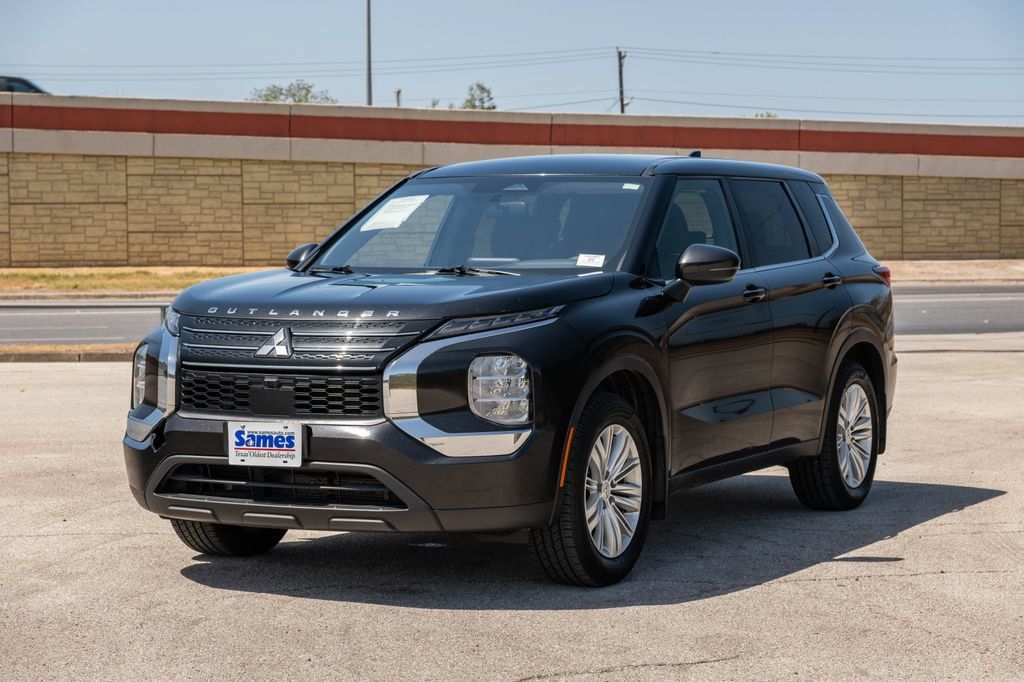 Used 2024 Mitsubishi Outlander ES FWD image 4