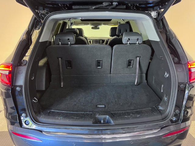 Used 2018 Buick Enclave Essence AWD/4WD image 5