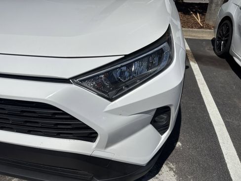 Used 2019 Toyota RAV4 XLE FWD image 12