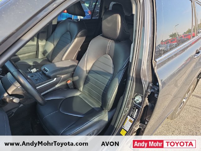 Used 2022 Toyota Highlander XLE AWD/4WD image 10