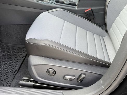 New 2026 Volkswagen Jetta SE image 13