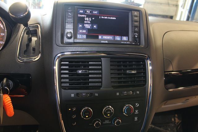 Used 2017 Dodge Grand Caravan SXT FWD image 14