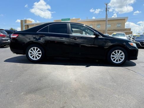 Used 2011 Toyota Camry XLE FWD image 3
