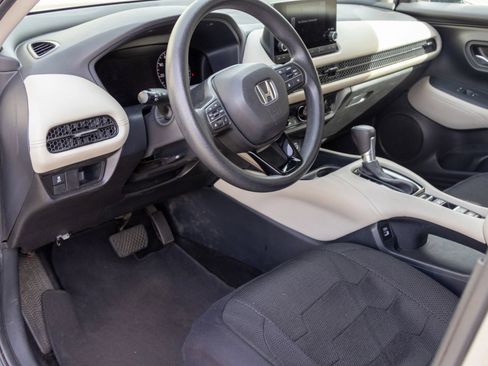 Used 2023 Honda HR-V LX image 9