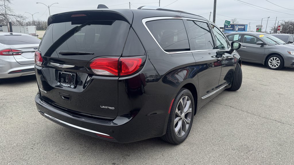 Used 2019 Chrysler Pacifica Limited w/ Tire & Wheel Group FWD image 8