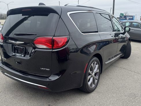 Used 2019 Chrysler Pacifica Limited w/ Tire & Wheel Group image 8