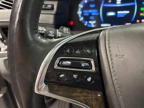 Used 2018 Cadillac Escalade Platinum AWD/4WD image 25