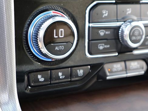 Used 2024 GMC Yukon XL Denali image 28