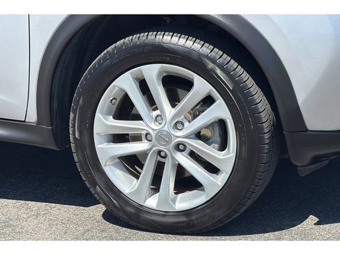 Used 2015 Nissan Juke S FWD image 31