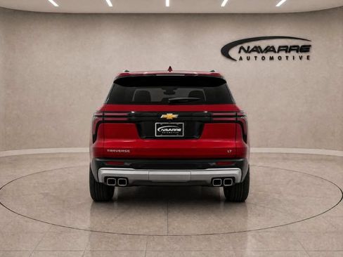 Used 2025 Chevrolet Traverse LT w/ Driver Confidence Package FWD image 6
