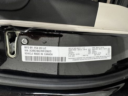 Used 2024 Chrysler Pacifica Touring-L FWD image 41