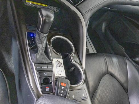 Used 2021 Toyota Camry XLE FWD image 28