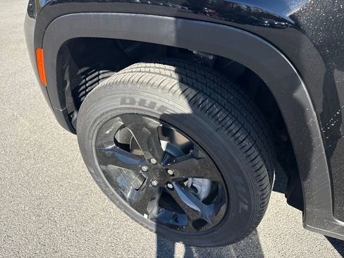 New 2025 Jeep Grand Cherokee L Altitude image 23