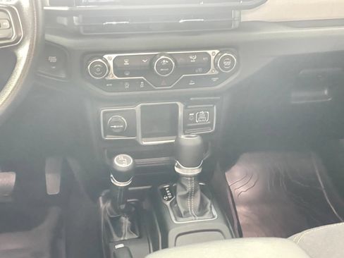 Used 2024 Jeep Wrangler Unlimited Sport AWD/4WD image 17